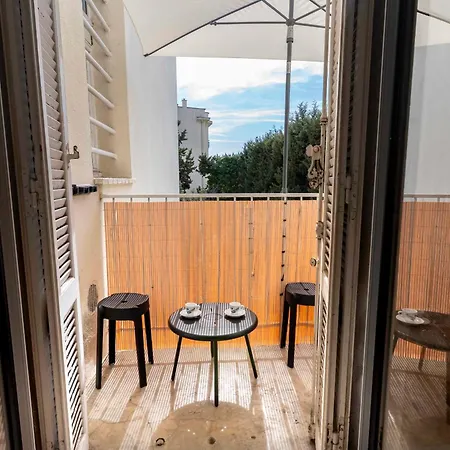 Duplex With Balcony In * Κάννες